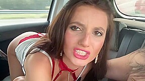 jeweln mange la chatte d ava dans la voiture